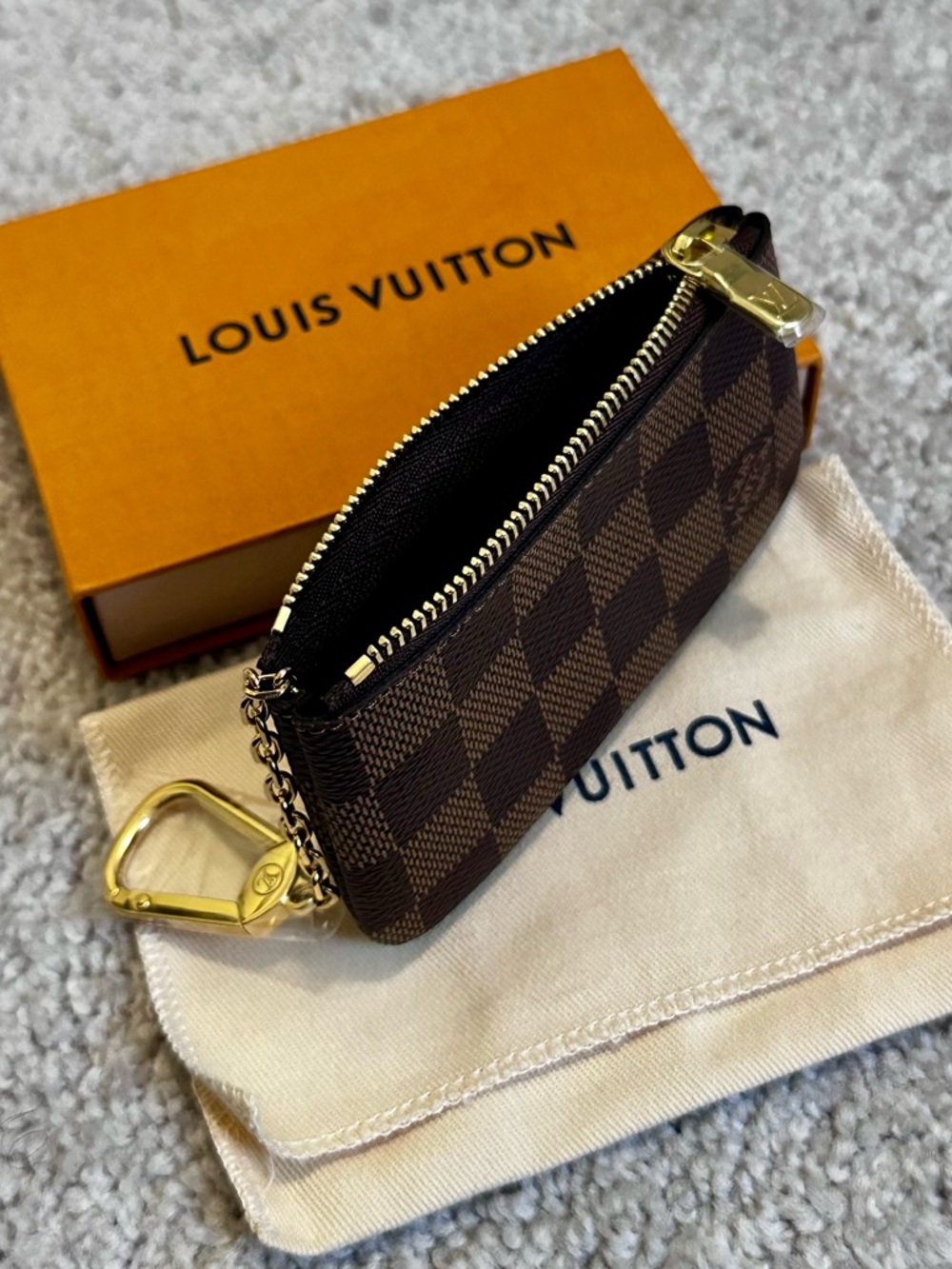 Louis Vuitton Damier Ebene Key Cles w/ COA